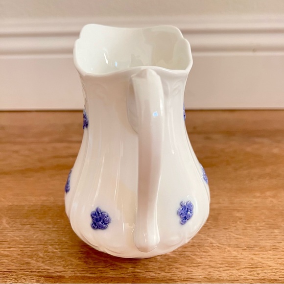 Antique 1789 Adderley Fine Bone China Blue Chelsea‎ Creamer Embossed Blue Flower - Picture 4 of 9